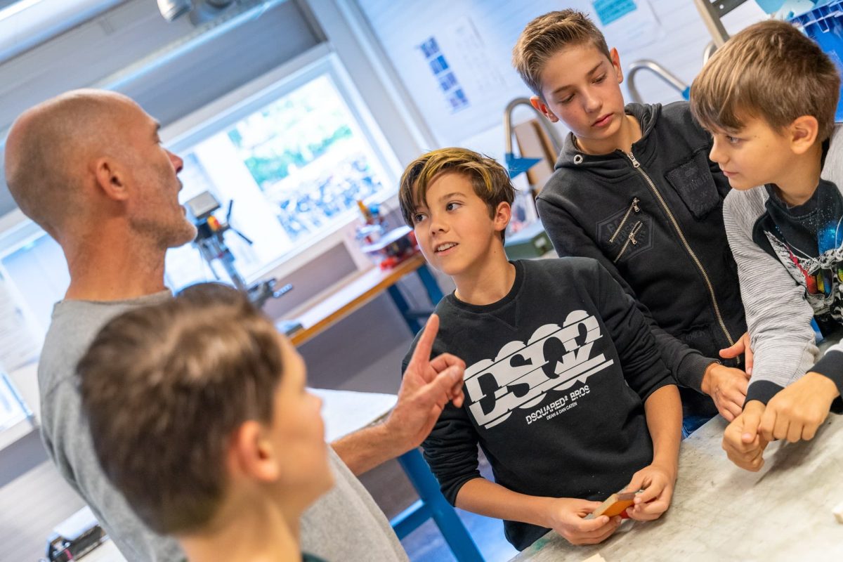 Lesopvanger/                        toezichthouder      (14-21 uur)